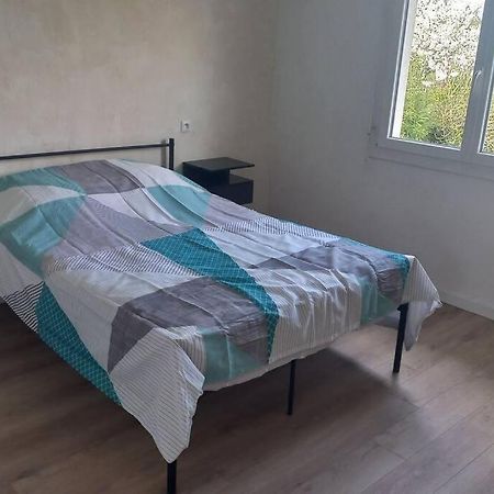 Maison Spacieuse Avec Un Terrain Casseneuil Esterno foto