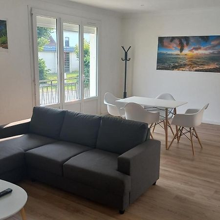Maison Spacieuse Avec Un Terrain Casseneuil Esterno foto