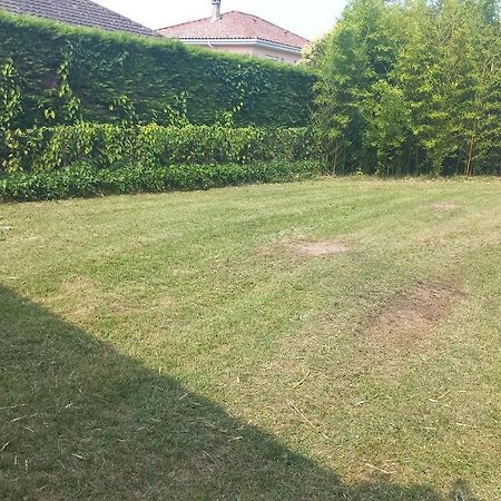 Maison Spacieuse Avec Un Terrain Casseneuil Esterno foto