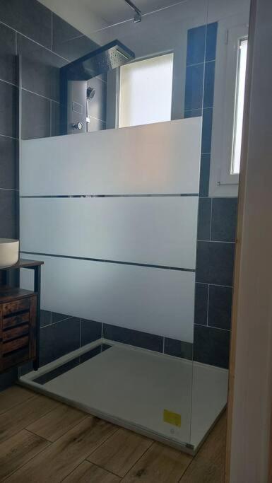 Maison Spacieuse Avec Un Terrain Casseneuil Esterno foto