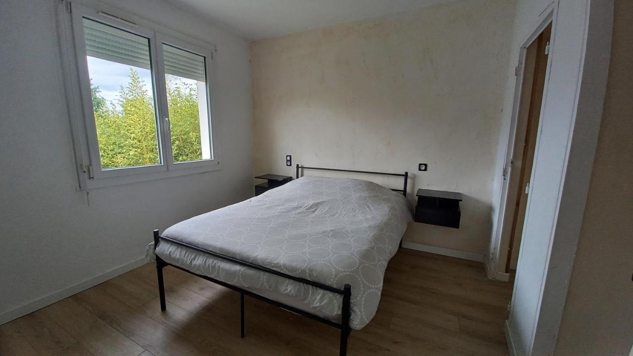 Maison Spacieuse Avec Un Terrain Casseneuil Esterno foto