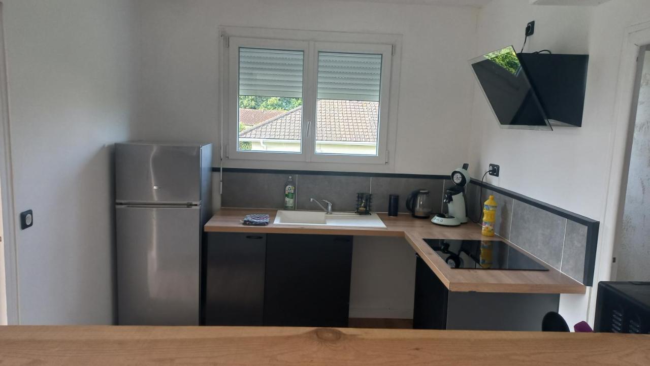 Maison Spacieuse Avec Un Terrain Casseneuil Esterno foto