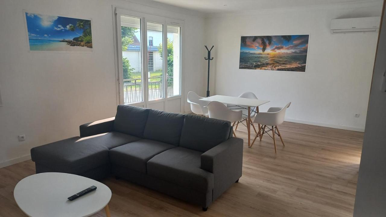 Maison Spacieuse Avec Un Terrain Casseneuil Esterno foto